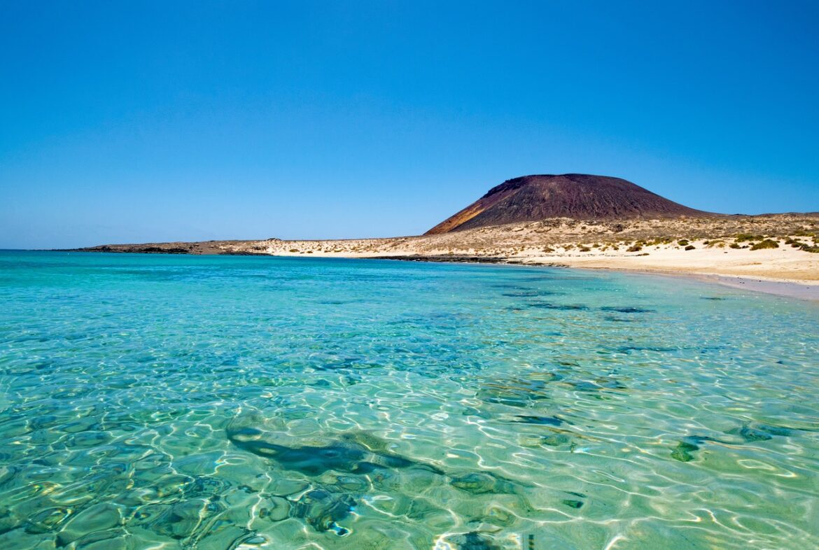 Playa Francesca, la graciosa, Canary Islands Travel Guide